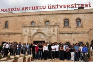 K&uuml;rt&ccedil;e &ouml;ğretmen adayları da atama bekliyor