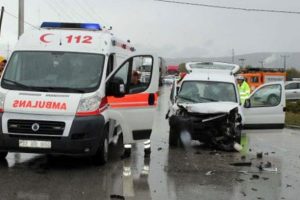 Ara&ccedil; kamyona &ccedil;arptı