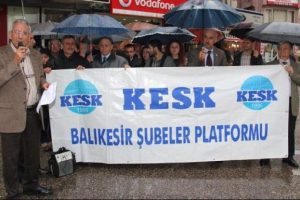 KESK &uuml;yelerine g&ouml;zaltı protesto edildi