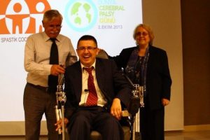 G&uuml;neş enerjisiyle &ccedil;alışan tekerlekli sandalye