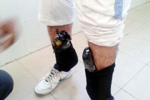V&uuml;cuduna sardığı cinsel hapla yakalandı