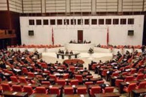 Eski Bakan i&ccedil;in TBMM'de t&ouml;ren