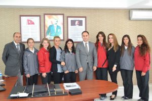 Şahin'den D&uuml;nya şampiyonu okula ziyaret