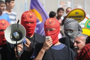 Patlayıcı hazırlarken yakalandılar