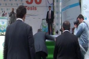 Bakan d&uuml;şme tehlikesi ge&ccedil;irdi