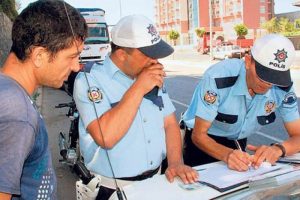 "Korna çaldın yatay park ettin"