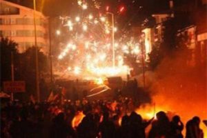 Y&uuml;zleri poşulu grup Hakkari'yi karıştırdı