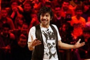 Okan Bay&uuml;lgen'den o &uuml;nl&uuml;lere eleştiri