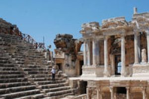 "Hierapolis Antik Tiyatrosu"nun restorasyonu tamamlandı