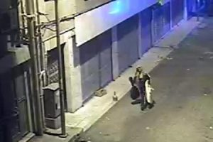Soygun i&ccedil;in geri d&ouml;n&uuml;nce yakalandı