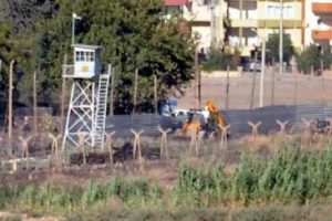 Suriye sınırında duvar &ccedil;alışması