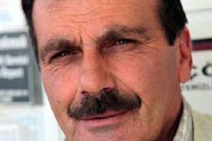 Muhtar &ouml;l&uuml; bulundu
