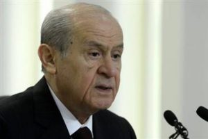 "Ahmet T&uuml;rk'&uuml;n soyadını değiştirin"