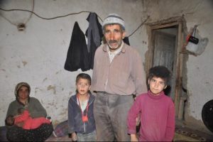 Bu ailenin yaşam m&uuml;cadelesine bakın