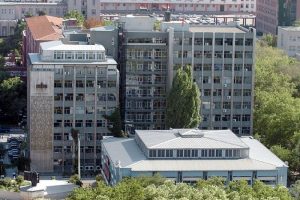 G&ouml;revde y&uuml;kselmek isteyene "demokrasi'' sorusu