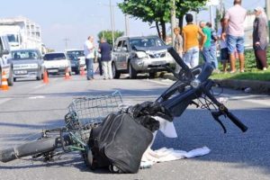 Cip'in &ccedil;arptığı bisikletli ağır yaralandı