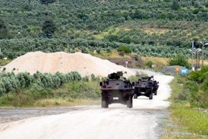 Ter&ouml;ristler D&ouml;rtyol'da vatandaşa erzak aldırmış