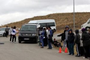 Otomobillerin arasında kızak şampiyonası