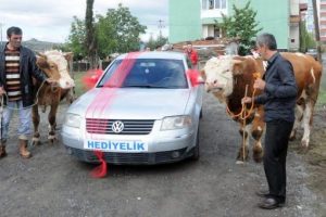 Kerem' ve 'Aslı' ile birlikte otomobilini de satıyor
