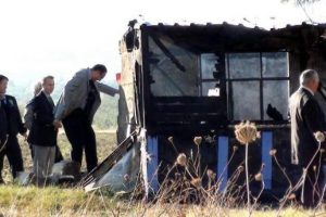 Barakada yanarak can verdi