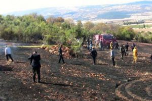 Yangın s&ouml;nd&uuml;rmeye &ccedil;alışan &ccedil;ift&ccedil;i hayatını kaybetti