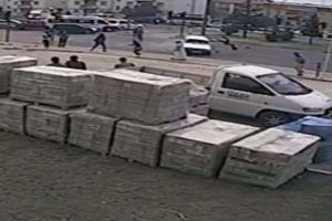&Ccedil;arptığı lise &ouml;ğrencisini b&ouml;yle s&uuml;r&uuml;kledi