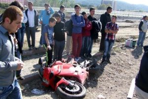 Otomobil motosiklete &ccedil;arpınca...
