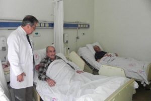 Asker arkadaşları yıllar sonra hastanede karşılaşırsa...