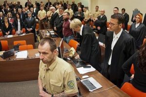 Schr&ouml;der'e suikast planının delilleri mahkemede