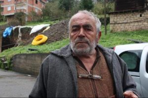 Torunlarını okula g&ouml;ndermiyor diye...
