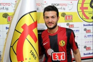 Es Es'li futbolcu Beşiktaş'tan &ouml;z&uuml;r diledi