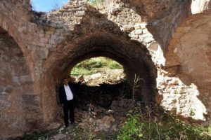 7 asırlık kilise yok olmak &uuml;zere