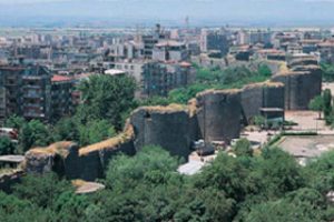 Diyarbakır'da okul tuvaletinde patlama