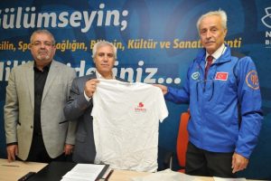 67 yaşında d&uuml;nya şampiyonluğuna koşacak