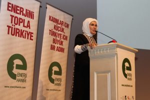 "Kadınlar değişirse d&uuml;nya da gelecek de değişir"
