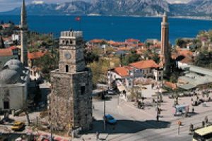 Bayramda Antalya'ya tatilci akını