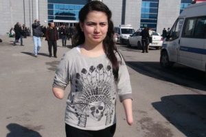 Liseli B&uuml;şra kol ve bacaklarını neden kaybetti?