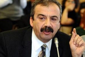 Sırrı S&uuml;reyya &Ouml;nder CHP'yi kızdıracak!