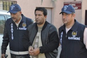 Alacak i&ccedil;in 13 yaşındaki &ccedil;ocuğu vurdu