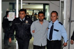 Patronuna kızdı, sağa sola ateş etti