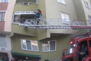 İtfaiyenin merdiveni yetişmeyince...