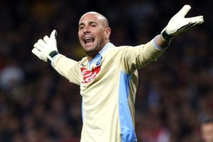 Reina, Balotelli pijaması giyiyor