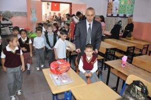 Bir &ouml;ğrenci i&ccedil;in b&uuml;t&uuml;n okulu engellilere uygun hale getirdiler
