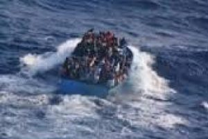 Mısır'da g&ouml;&ccedil;menleri taşıyan tekne alabora oldu