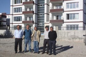 Hastane inşaatında &ccedil;alışan iş&ccedil;iler iş bıraktı