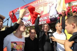 'Uyuşturucuya hayır' mitinginde g&ouml;zyaşı d&ouml;kt&uuml;ler
