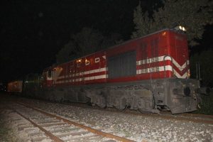 Karşıya ge&ccedil;erken tren &ccedil;arptı