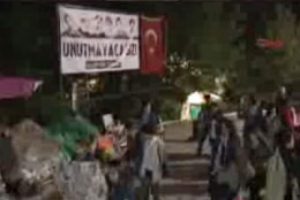 Kadınlardan G&ouml;zde Kansu'ya b&uuml;y&uuml;k destek