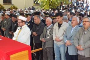 Kaza kurbanı polis memuru toprağa verildi