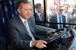 Erdoğan yeni otob&uuml;slerin koltuğunda!
